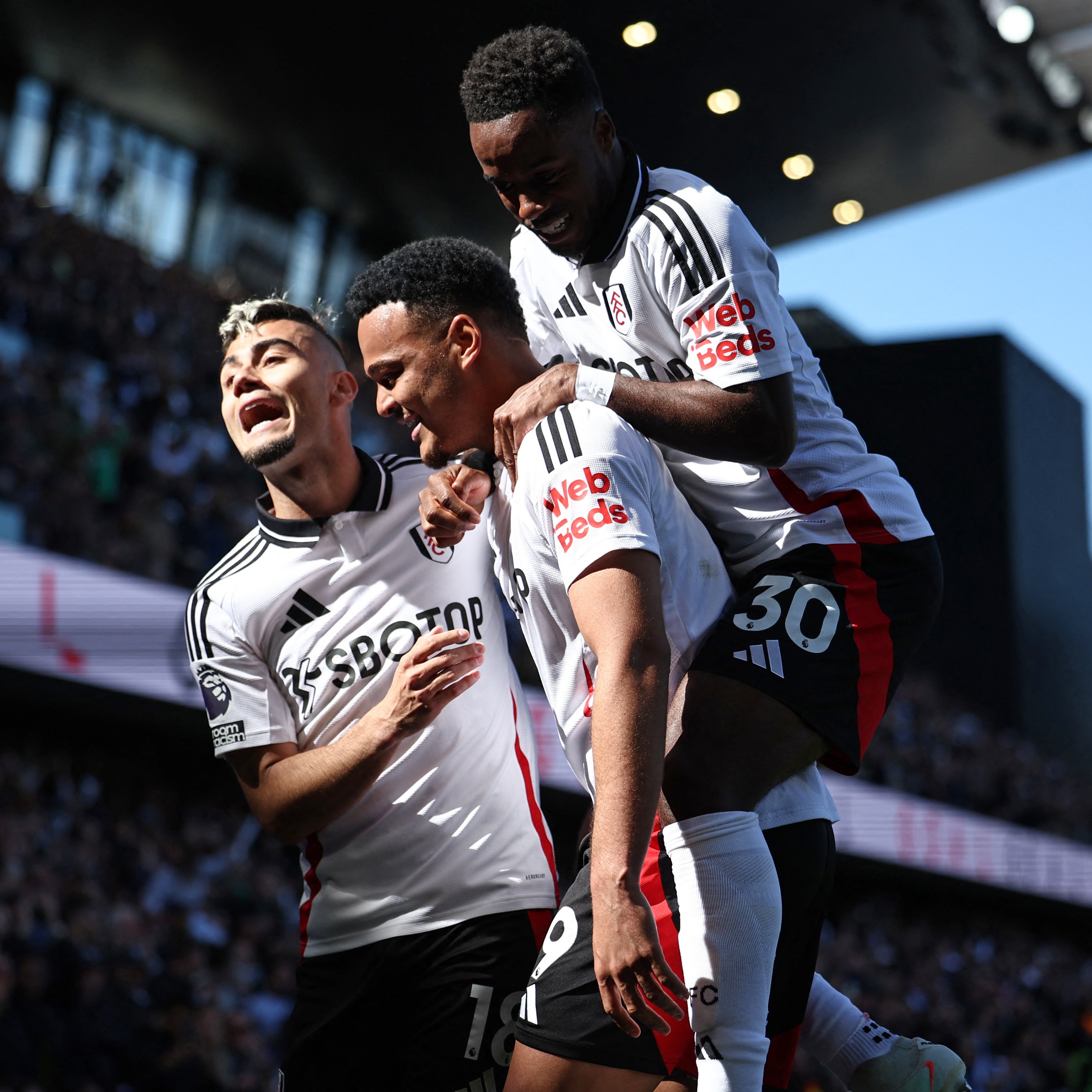 利物浦力挫对手，顽强巩固领先优势地位