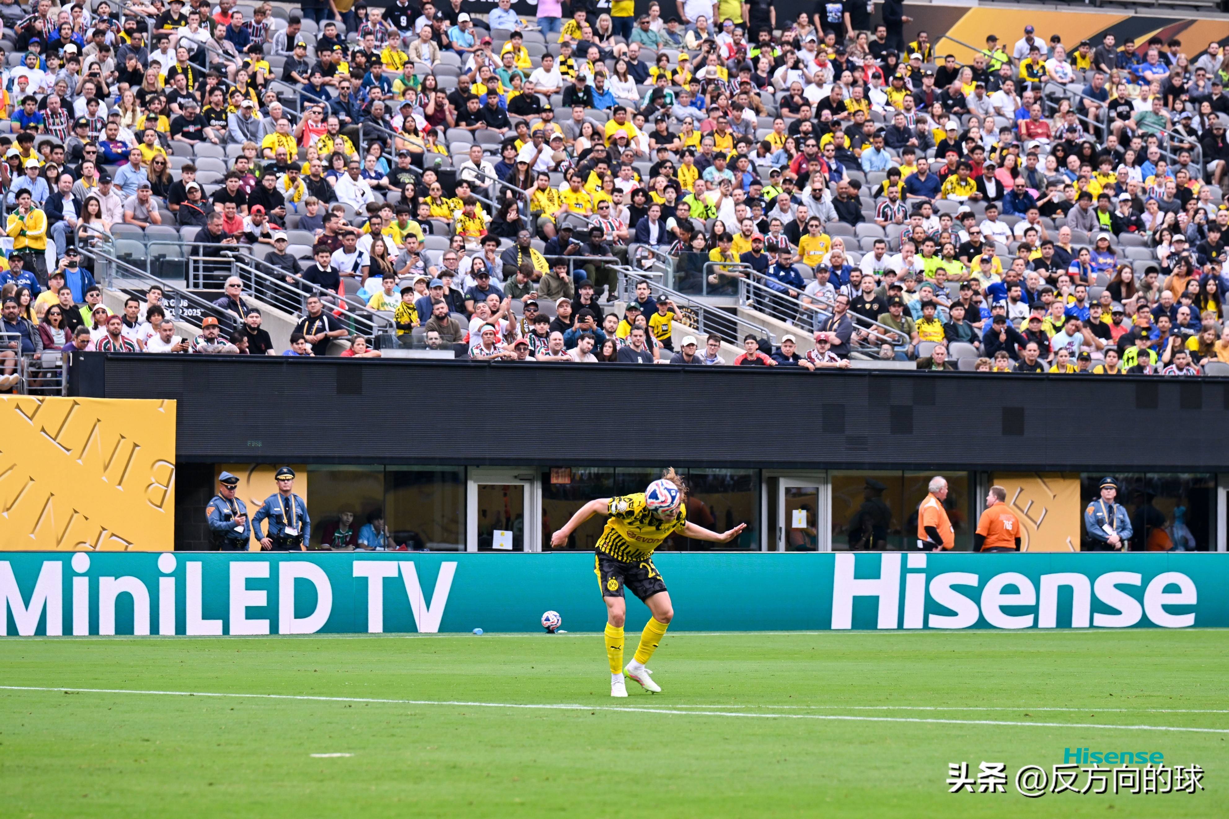 沙尔克04客场告捷,全队发挥出色获得胜利的简单介绍 沙尔克04客场告捷,全队发挥出色获得胜利的简单介绍