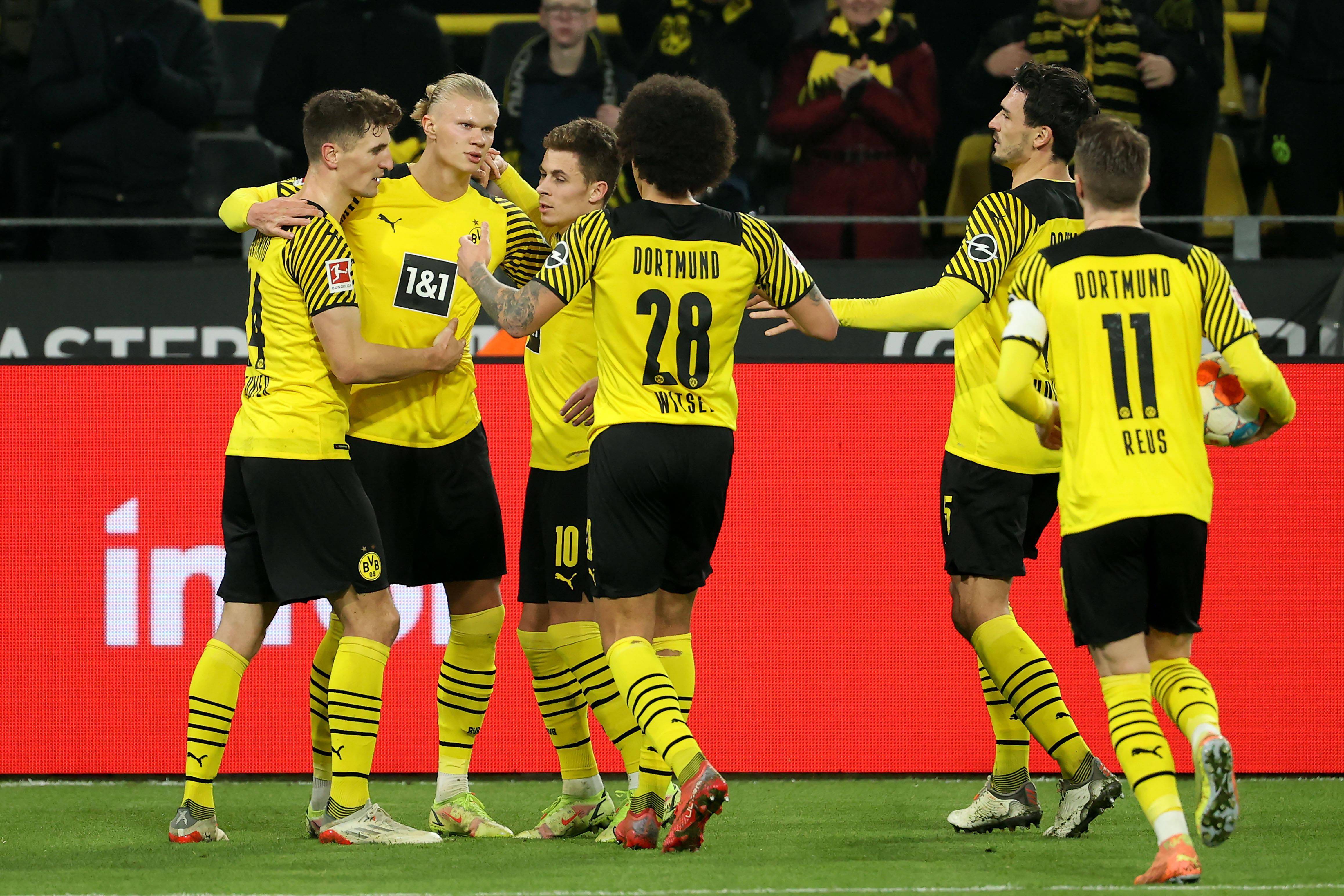 包含多特蒙德客场大胜，靠近德甲前四的词条