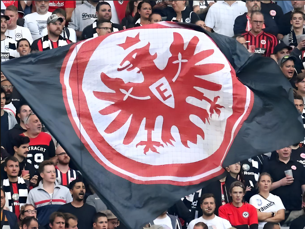 关于阿贾克斯获得胜利，领军斩获关键进球的信息