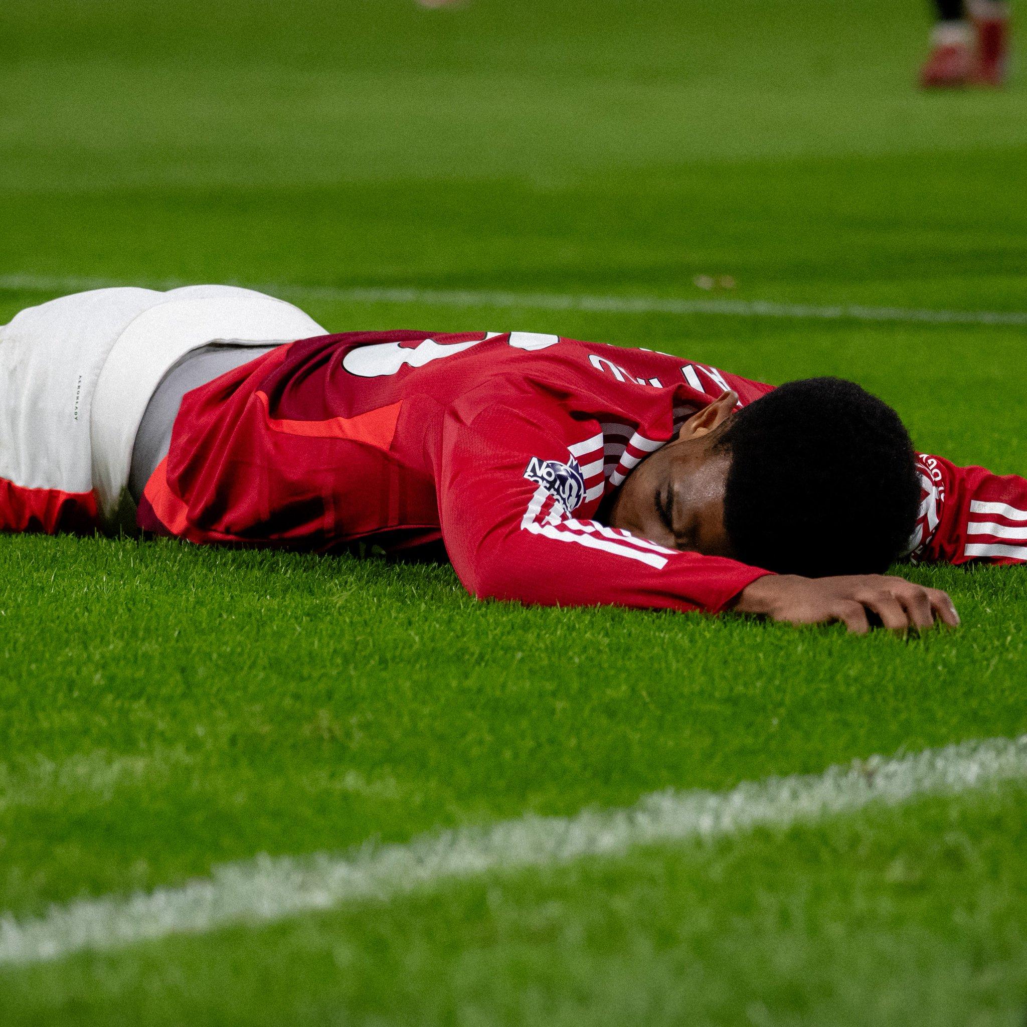 关于拿坡里球员受伤,恐影响赛季表现的信息 关于拿坡里球员受伤,恐影响赛季表现的信息