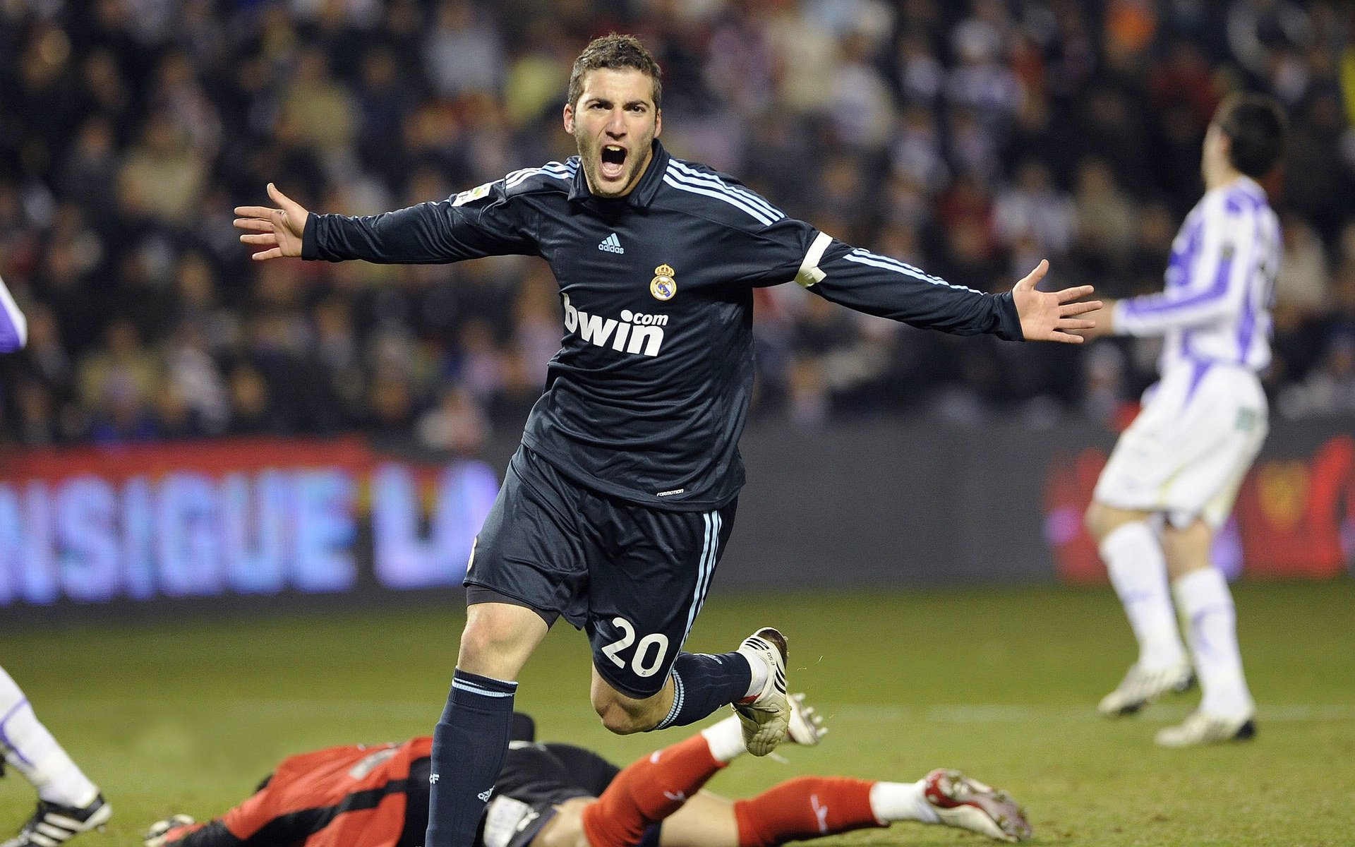 跨界收割，当湖人战术收割北京队，德罗赞却在欧冠决赛接管比赛