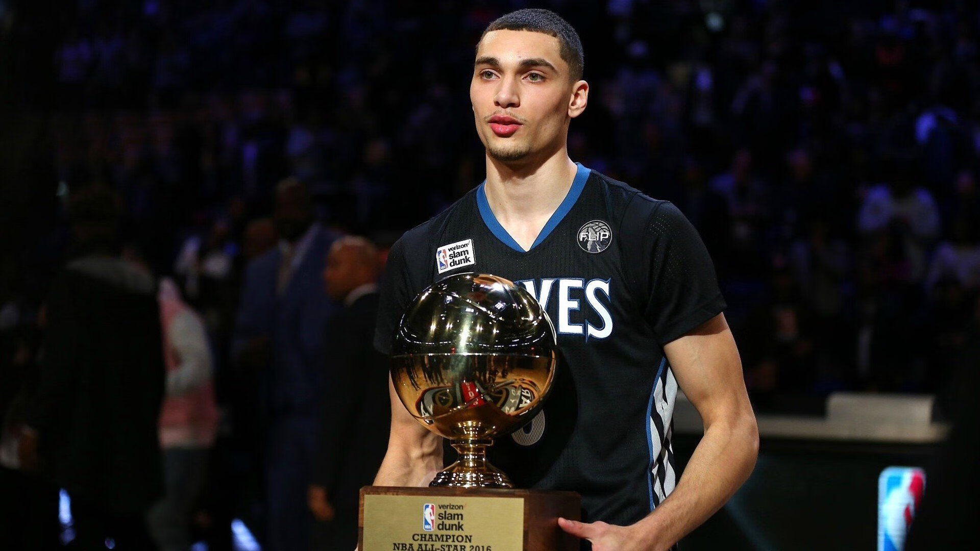 比赛提前失去悬念，福克斯主导，勇士狂胜马刺