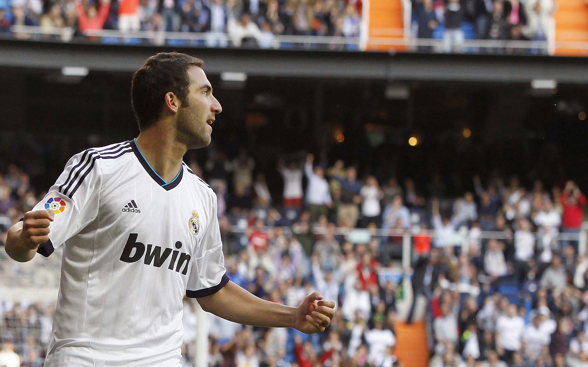 铁血蓝军横扫永恒之城，范戴克一夫当关惊艳欧洲