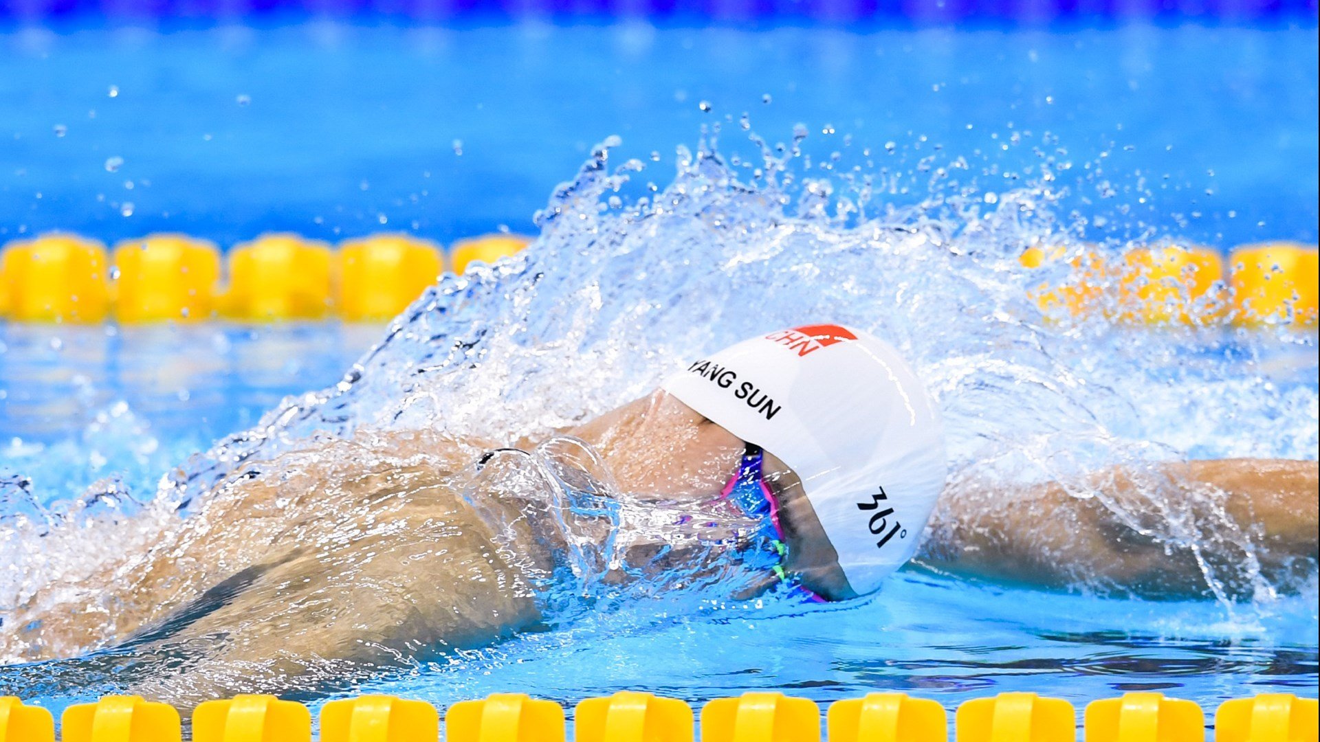 塞恩斯一锤定音,雷诺战术完胜索伯,唯一性胜利背后的关键抉择